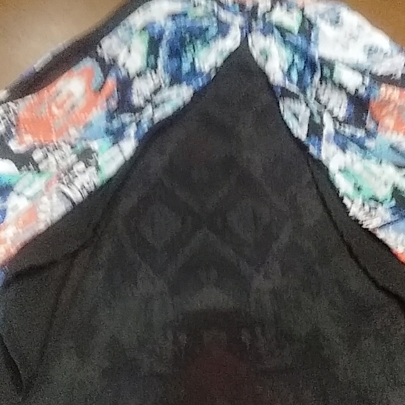 Top - Picture 2 of 2